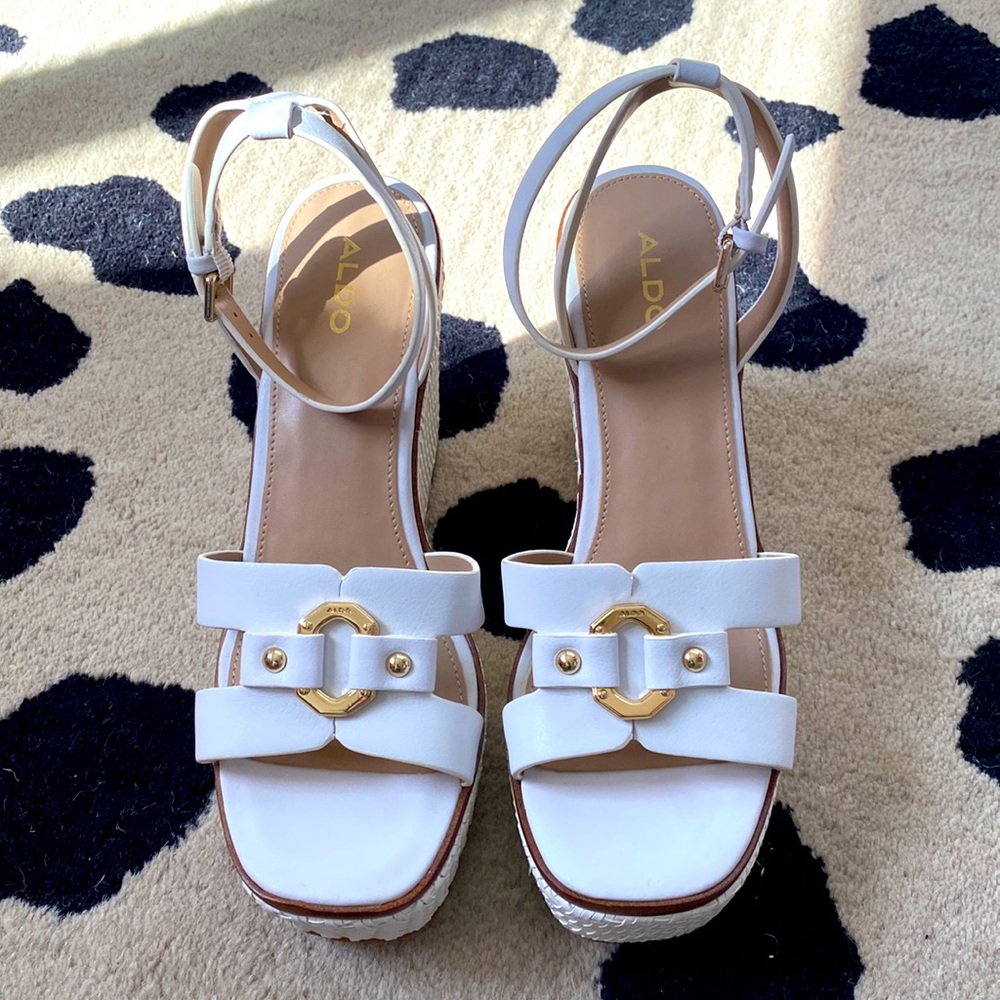 ALDO | NEVER WORN | Onan white wedges sandals in size 7.5